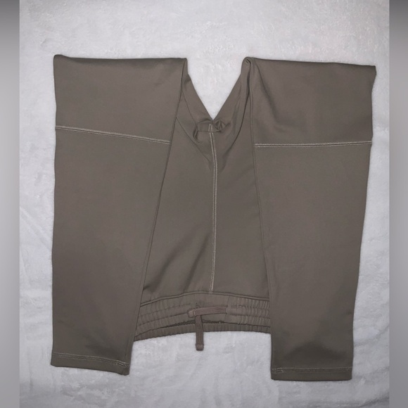 Boys Abercrombie Performance Gear Set in Taupe Size 11/12 - Picture 7 of 11